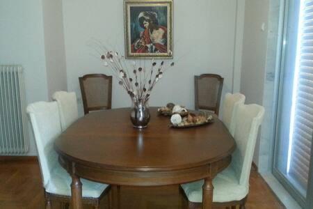 Thea Court Clio & Erato Apartments Palaiontsiflikion Luaran gambar